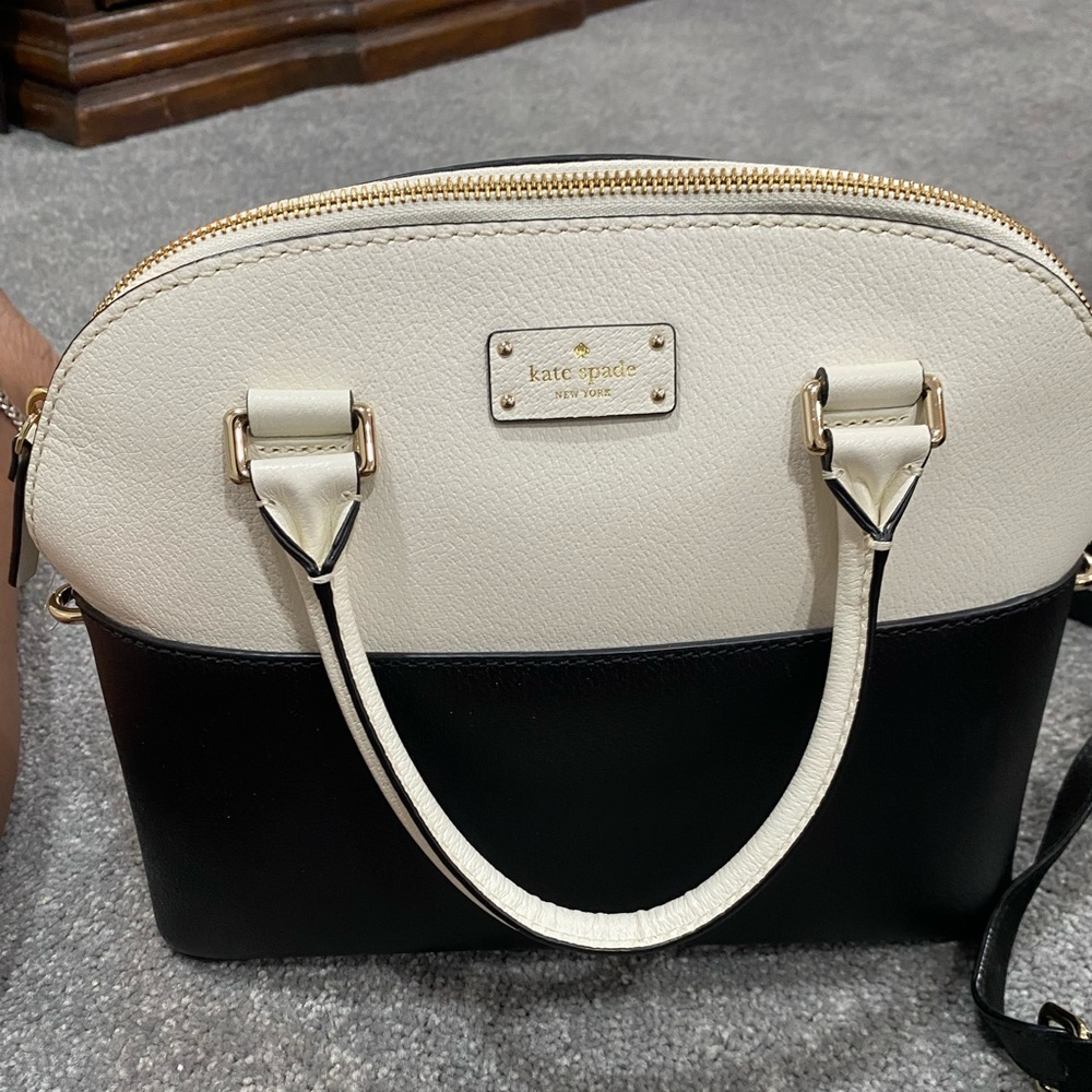 Black and white hand bag